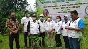 PWRI Bogor Raya GM FKPPl dan KADIN Kab Bogor Adakan Giat Bhakti Sosial Peduli Lingkungan Hidup