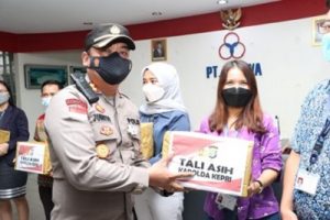 Wakapolresta Barelang AKBP Pol Junoto Dampingi Kapolda Kepri Tinjau Vaksinasi Booster 