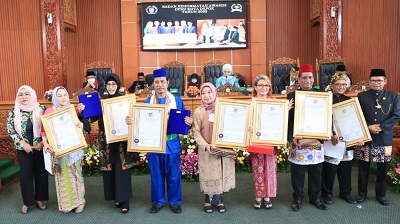 BKD Award 2022 Dianugrahkan Kepada Tujuh Anggota DPRD Kota Depok