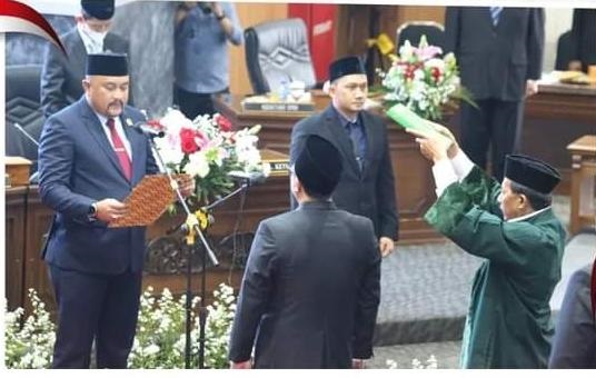 Ketua DPRD Kabupaten Bogor Rudy Susmanto Lantik Anggota Dewan Pergantian Antar Waktu