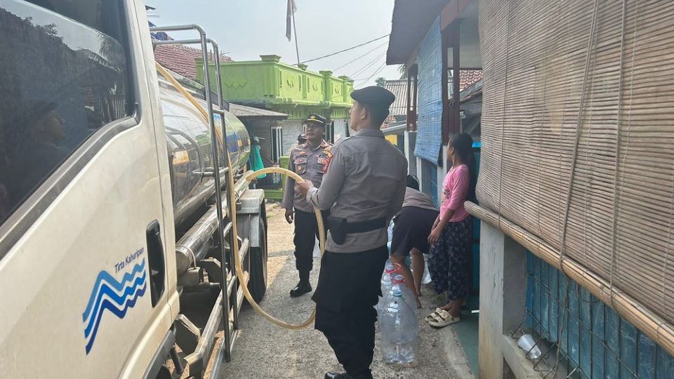 Polres Bogor Salurkan Bantuan Air Bersih Dari  PDAM Kabupaten Bogor 