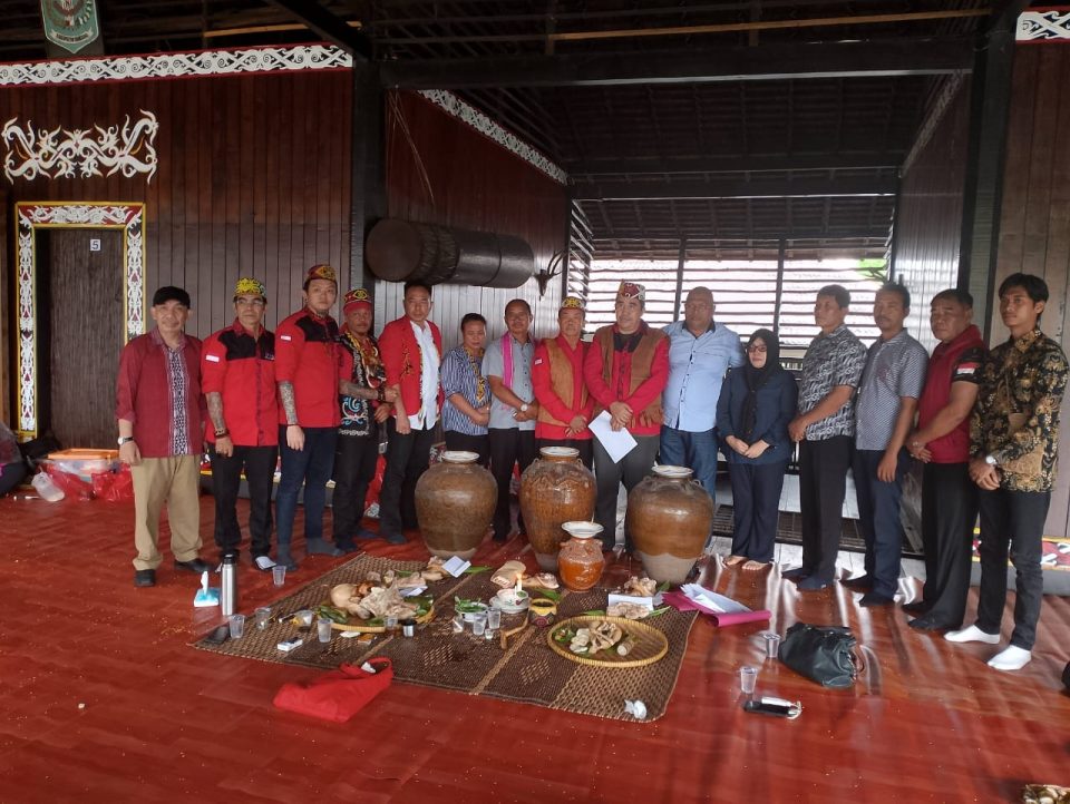 Dewan Adat Dayak Adakan Perdamaian Antara keluarga Pelaku dan Korban Polisi Tembak Polisi Di TMII Jakarta