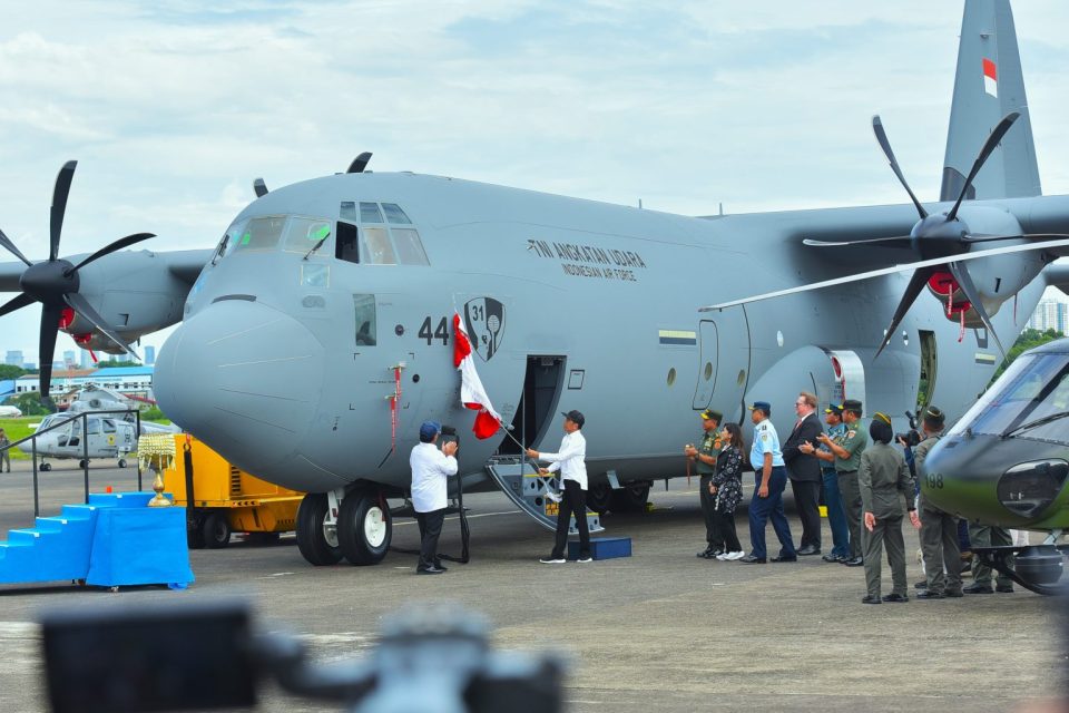 Presiden Jokowi Menyerahkan Pesawat Super Hercules C-130J