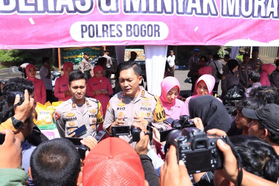 Polres Bogor Bersama Bulog Adakan Bazar Murah Beras Dan Minyak