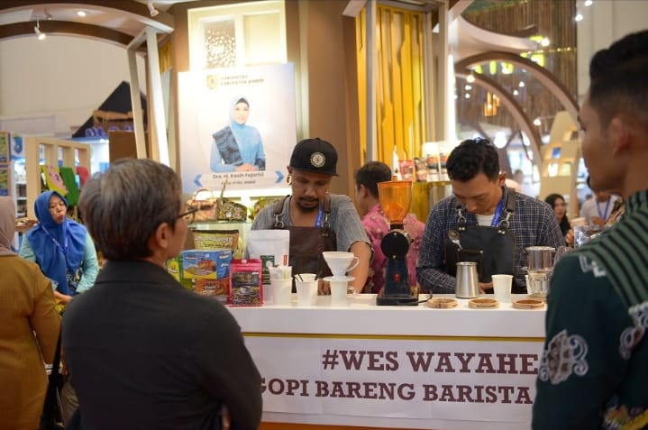 Apkasi Hadirkan Talkshow Kopi dan Kompetisi Manual Brew di Ajang AOE 2024