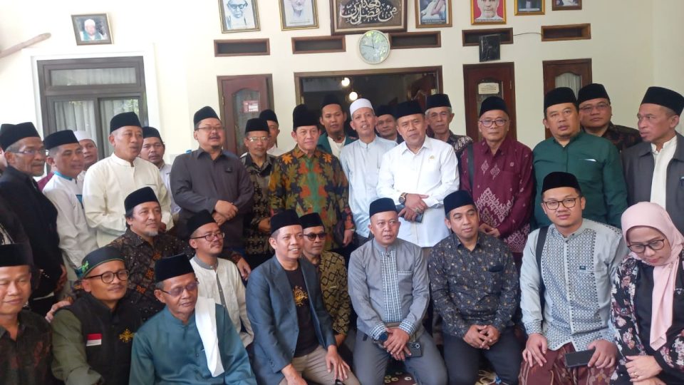 Ini Harapan Ulama dan Alumni Cipasung KH. Acep Adang Cawagub Jabar