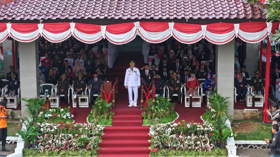 Pj. Bupati Bogor Pimpin Upacara Penurunan Bendera HUT RI ke-79