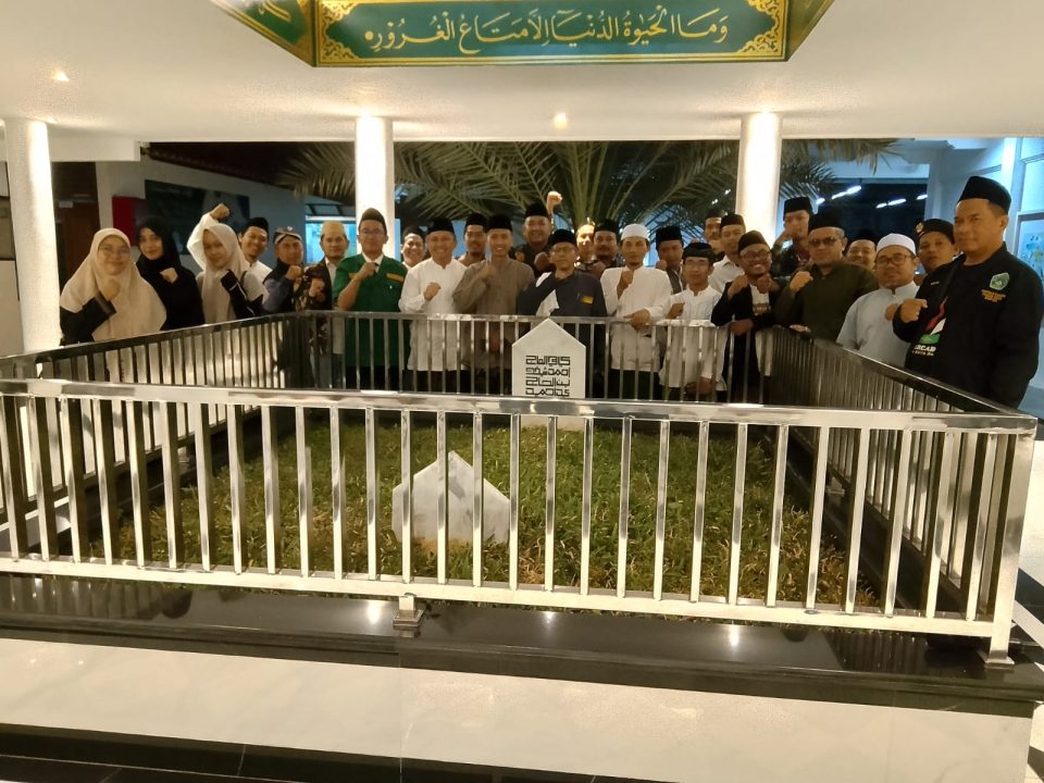 Ziarah Ke Makam KH. Achmad Sjaichu, PCNU Depok Teladani Perjuangannya