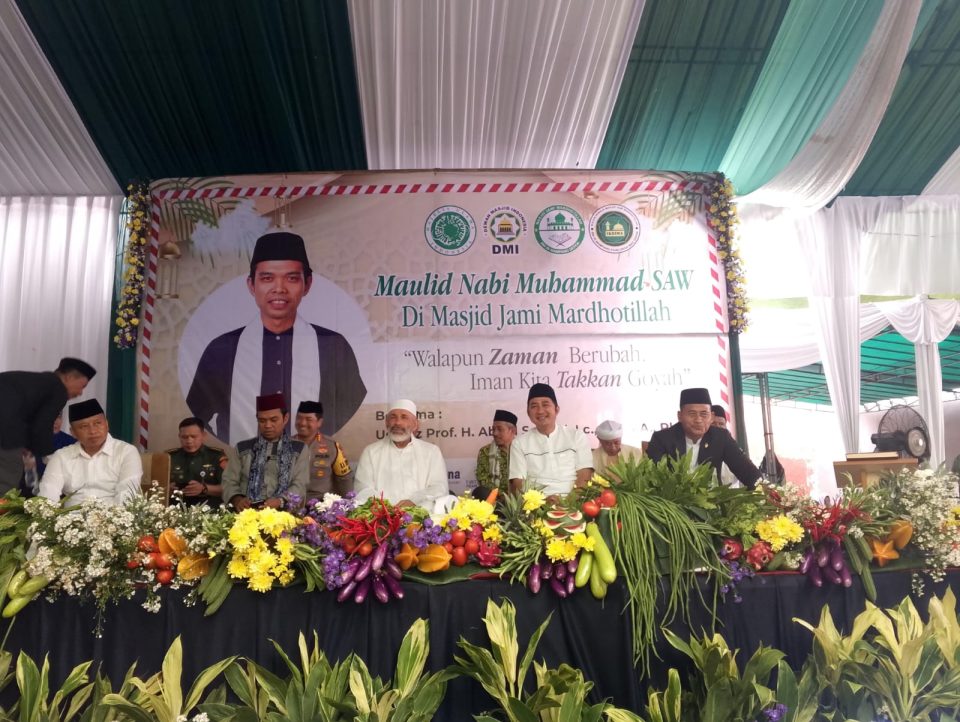 Peringati Maulid Nabi Masjid Mardhotillah Hadirkan UAS Jamaah Membludak