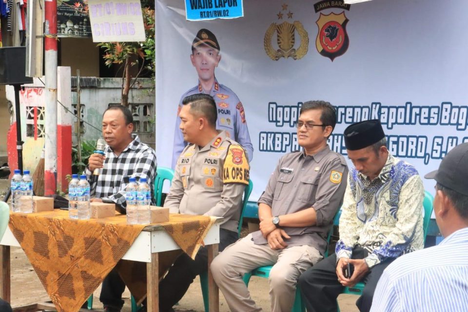 Kapolres Bogor Gelar Jumat Curhat, Mendengarkan Aspirasi Masyarakat Memberi Solusi