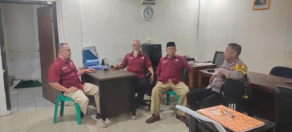 Bhabinkamtibmas Polsek Cisarua Sambang Warga Desa Cilember Untuk Tingkatkan Kamtibmas