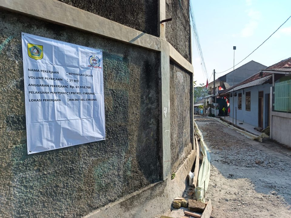 Pembangunan Infrastruktur Jalan di RW 07 Kelurahan Ciriung 