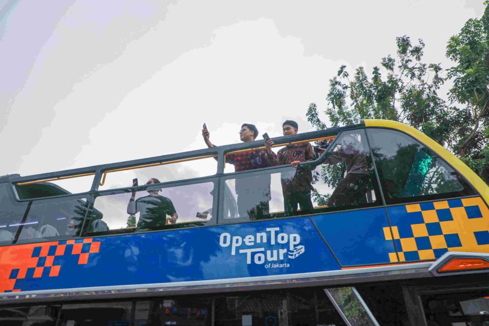 Wisata Perkotaan, Berkeliling Tempat Bersejarah Dengan Bus Tingkat Terbuka