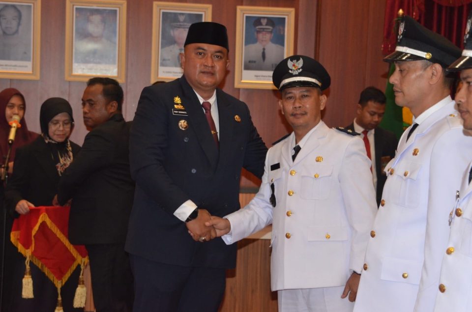 Bupati Bogor Lantik Empat Kepala Desa PAW, Minta Jalankan Amanah Dengan Penuh Dedikasi Dan Tanggungjawan Untuk Rakyat
