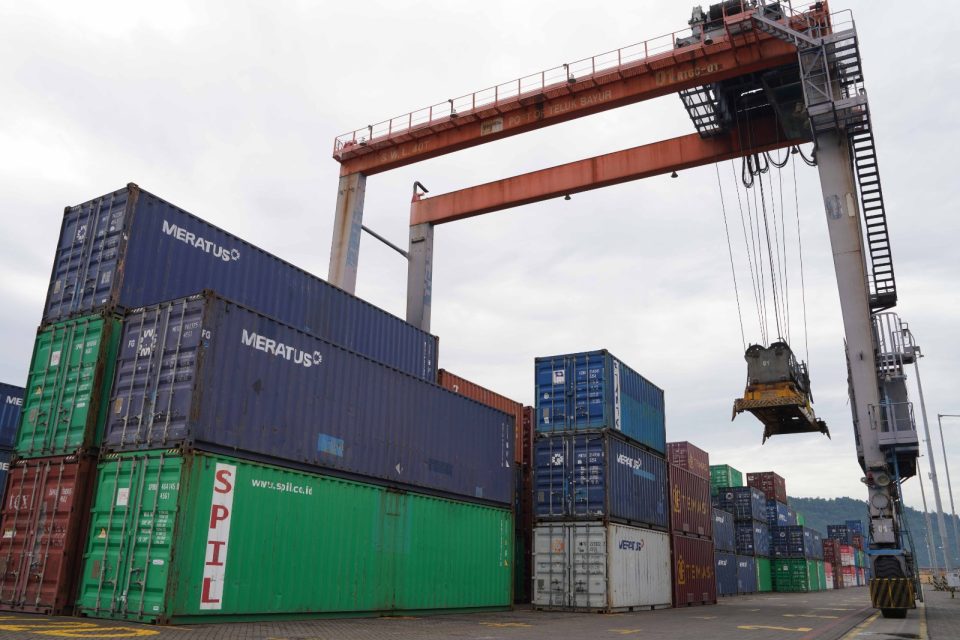 IPC TPK Tambah Reach Stacker, Perkuat Layanan Petikemas Teluk Bayur